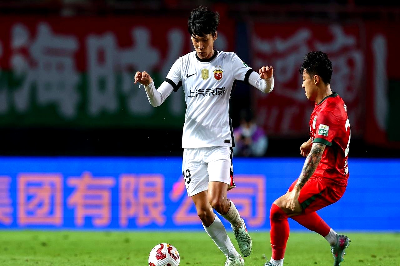 关于赛地聚焦:足总杯清晨热度飙升,华盛顿奇才调整名单,气氛紧张,控场能力受关注的信息-亚博体育